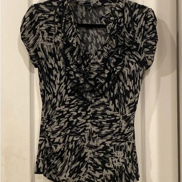 Black and Gray Patterned Women's Top - Picture 1 of 9